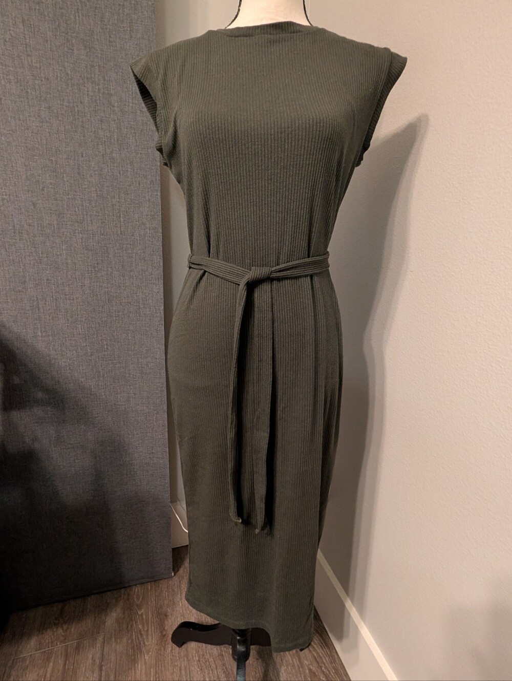 AYLA Olive Green Ribbed Midi Dress with Tie Belt Cap Sleeve Size Medium M